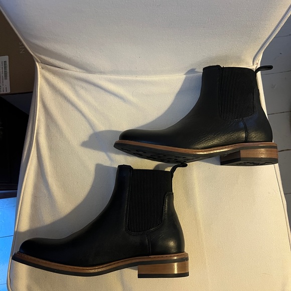 Nisolo Black Leather Chelsea Ankle Boots - Picture 6 of 8